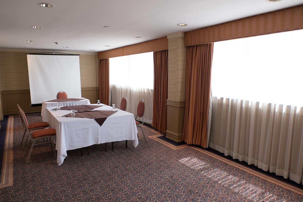 เดอะ เรอแฮมป์ตัน โฮเต็ล Hotel โตรอนโต ภายนอก รูปภาพ